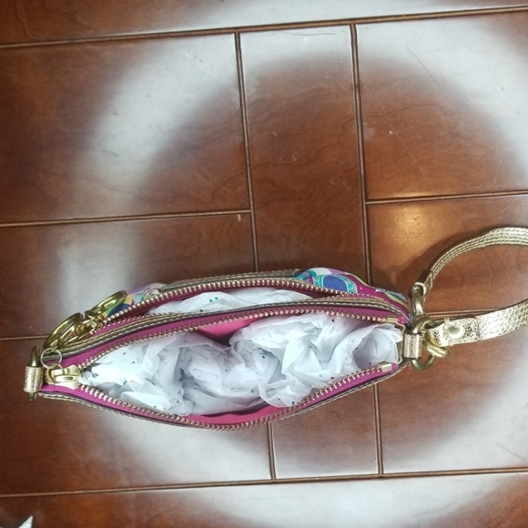 Coach wristlet - Picture 4 of 5